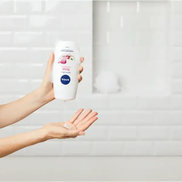NIVEA krémtusfürdő 250ml Rose & Almond Oil termékhez kapcsolódó kép